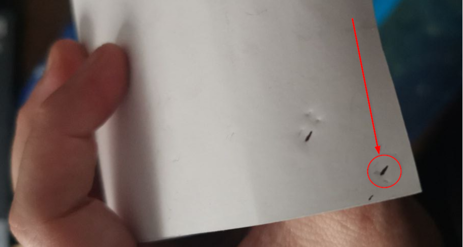 Papel térmico con la marca del corto circuito