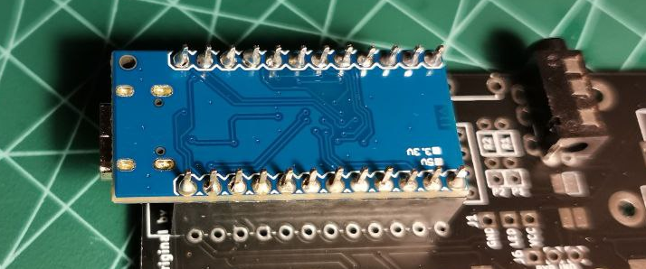 Pins modificados soldados en el Promicro